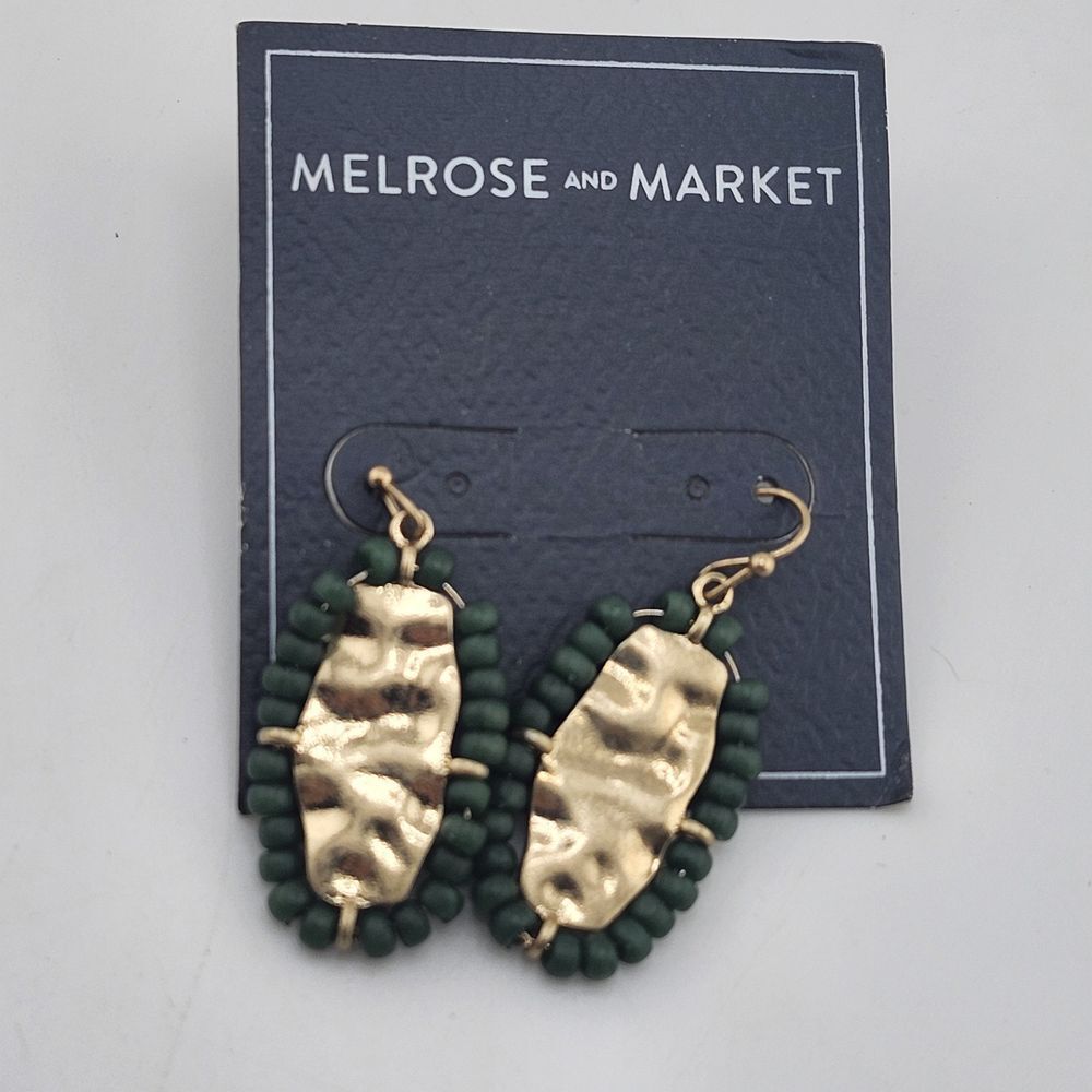 Nwt‎ Melrose And Market Hammered Gold Tone And Green Bead Dangle Earrings